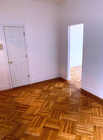 2nd image of 1363 Ovington Ave #R2f