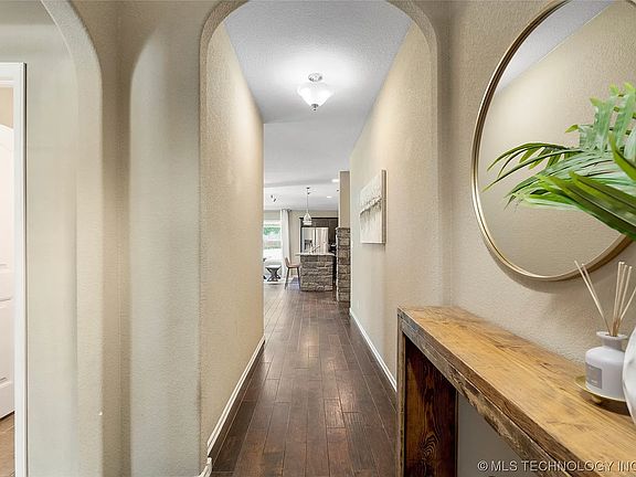 4th image of 10228 S Prescott St