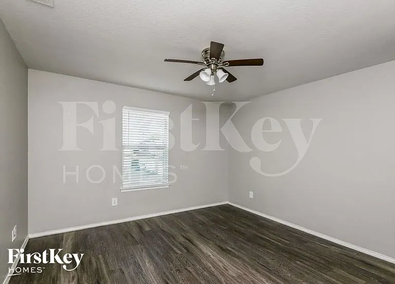1604 Alcazar Plz — Photo 7