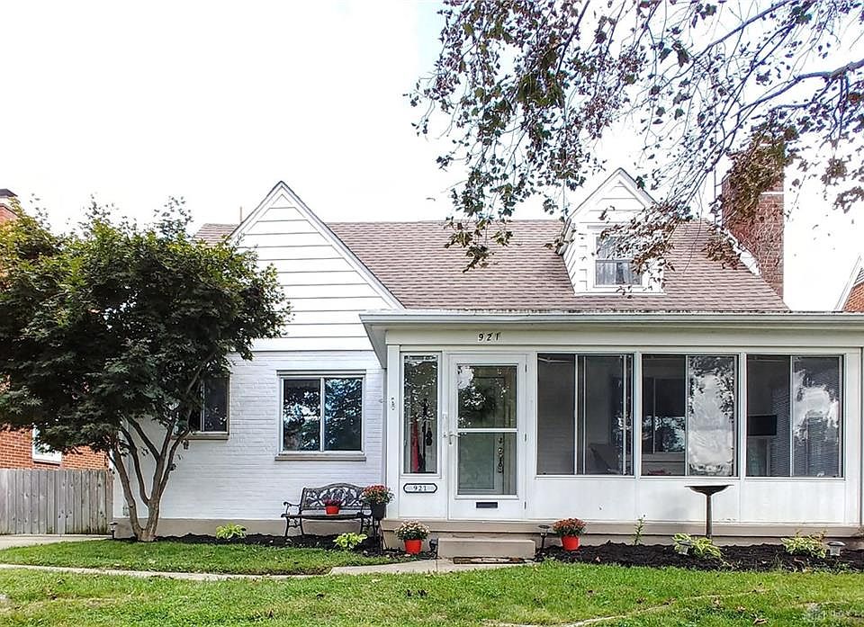 1st image of 921 Warrington Pl