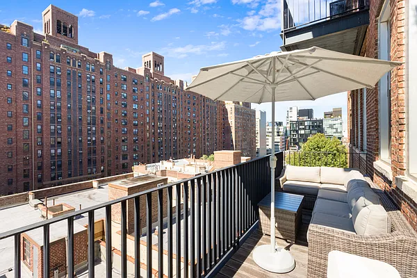 Sold by Compass | media 1