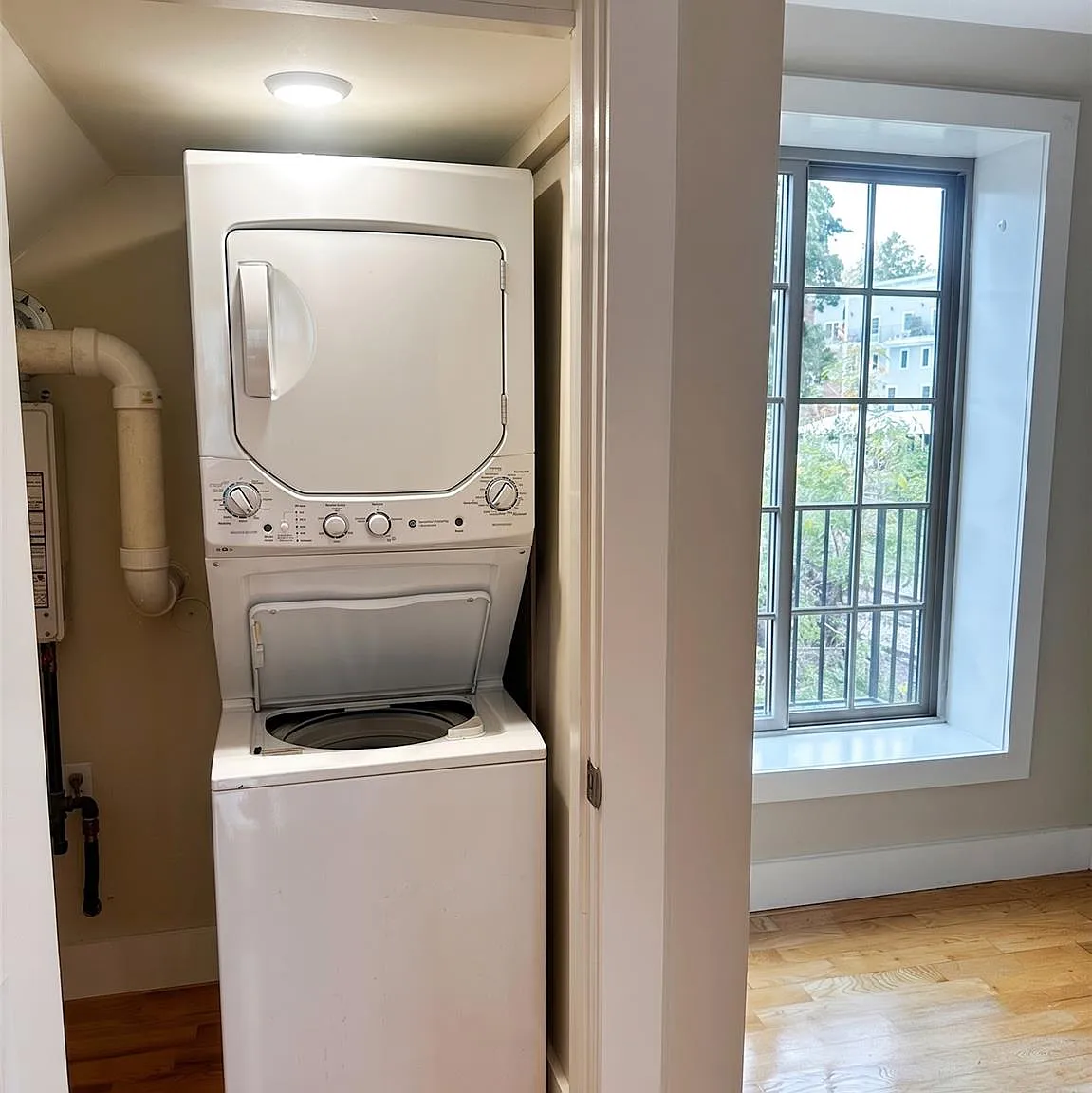 1 bed, 1.0 bath, 700 sqft, $1,950 — Photo 4
