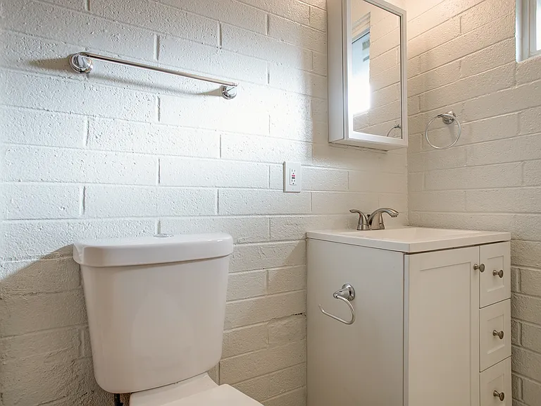 212 E Jones Ave #8 — Photo 16
