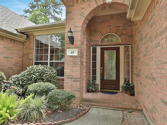 Beautiful front door entry WELCOME HOME!