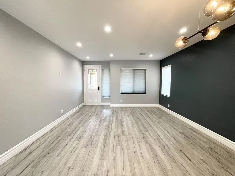 135 Tall Ruff Dr — Photo 3