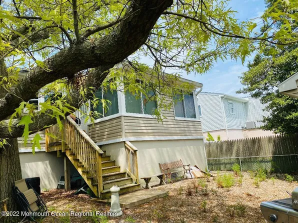 13 Pine Tree Rd, Toms River, NJ 08753