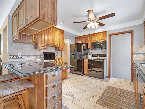 4th image of 6757 Luana Ave