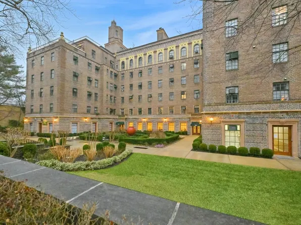 160 Middle Neck Road #4L, Great Neck, NY 11021