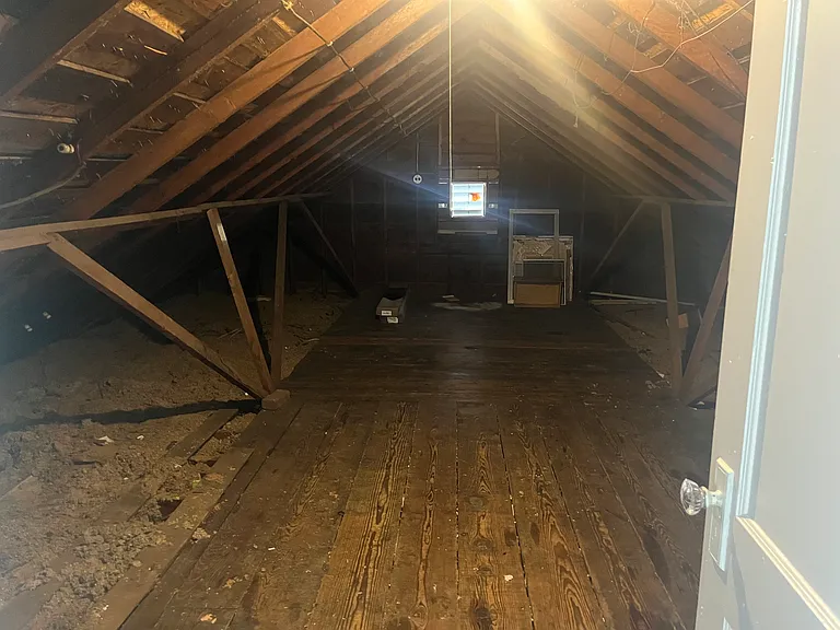 1215 SW Washburn Ave — Photo 5