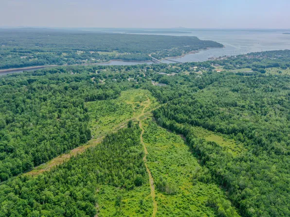 000 Merriam Road, Belfast, ME 04915