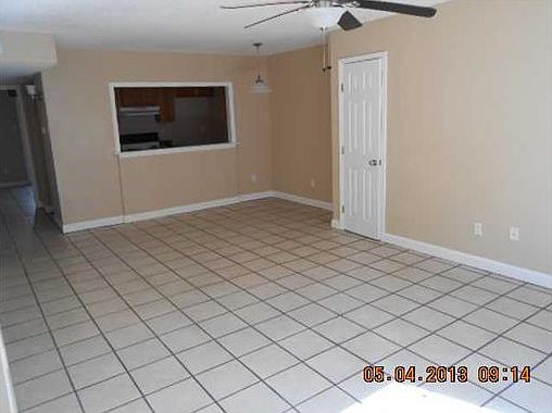 4th image of 800 Vouray Dr APT A