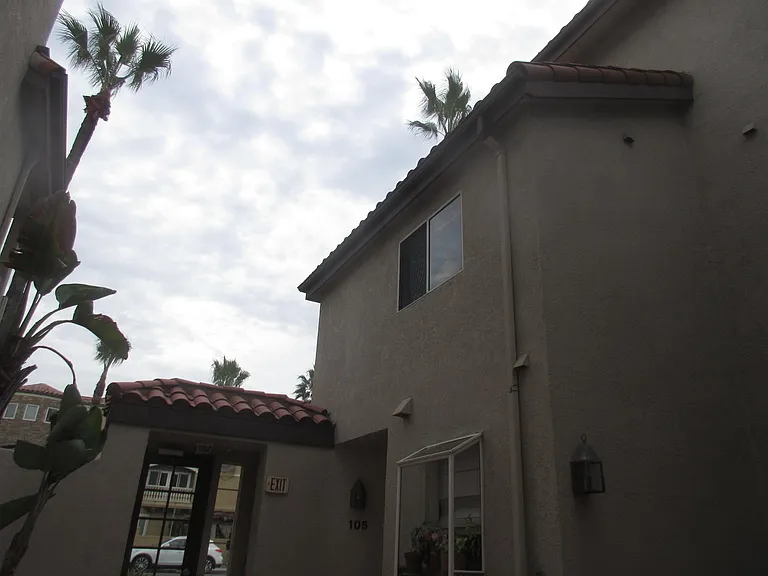 UPSTAIRS = YOUR FURNISHED guest bedroom with NO Common walls and NO one on top , no one at the bottom...** White car? = you could park there any day! EASY FREE Street parking.
