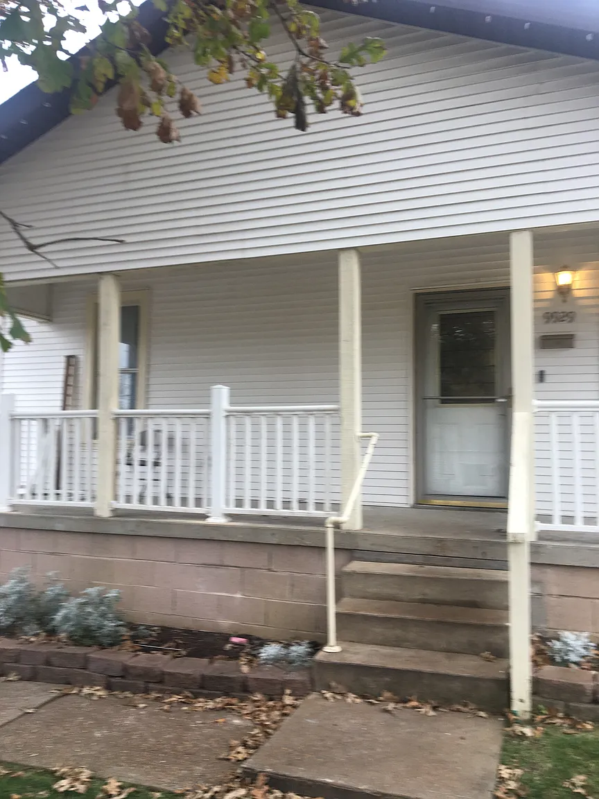 9929 Clyde Ave photo 1