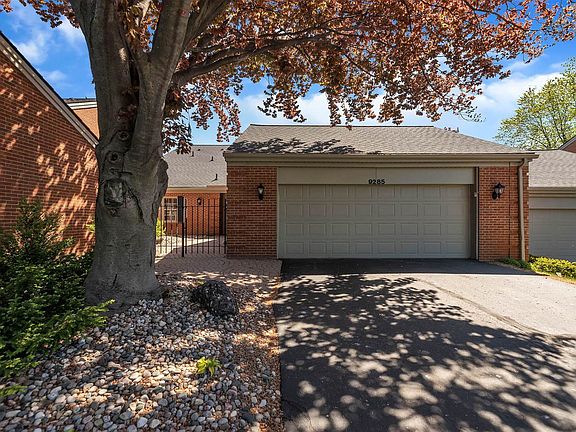 3rd image of 9285 Oakmont Dr