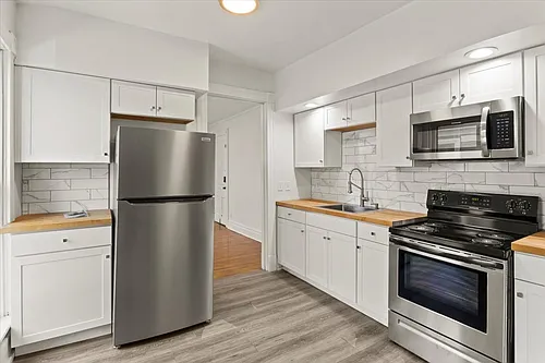 469 Alexander St Photo 1