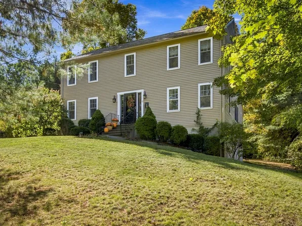 73 Maynard St, Northborough, MA 01532
