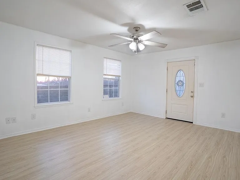 207 Harris St — Photo 7