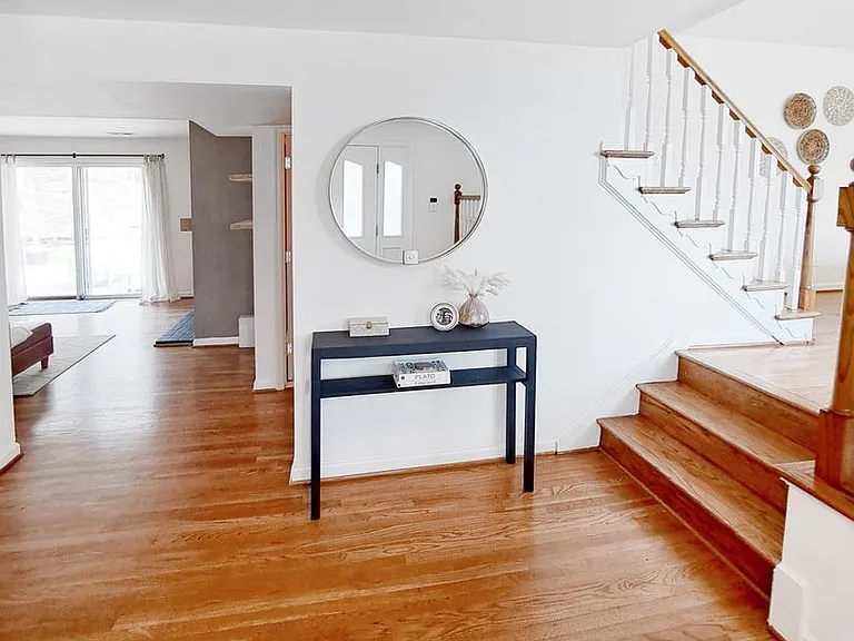 1904 Taylor Ave — Photo 3