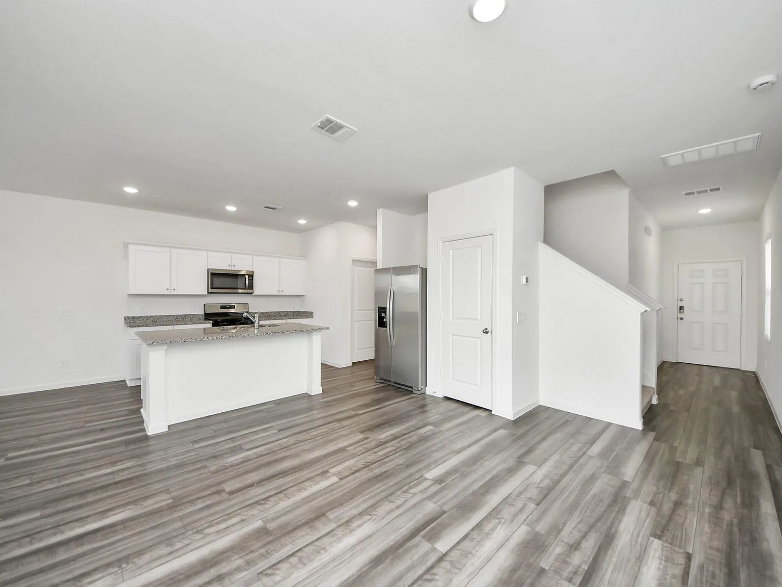 4 bed, 2.5 bath, 1775 sqft, $2,396 — Photo 4