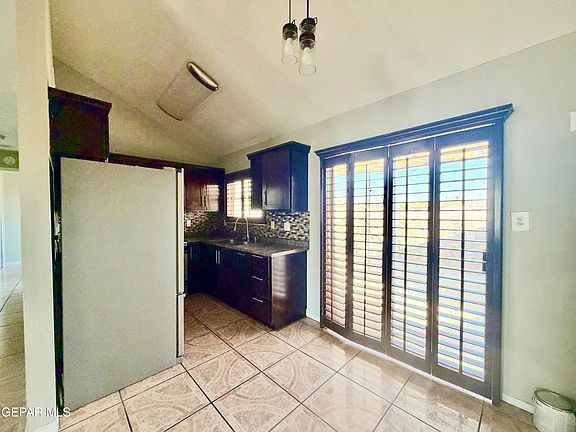 5th image of 9150 Bur Oak Cir