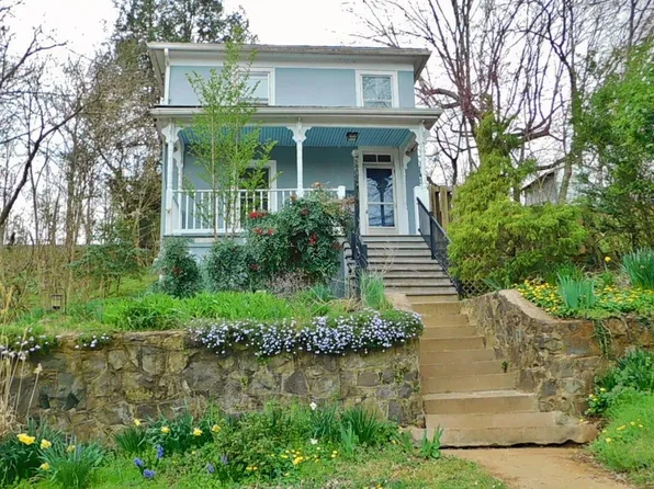 1718 Market St E, Charlottesville, VA 22902