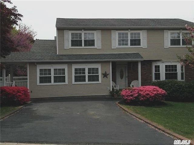 1st image of 4 Gaines Dr