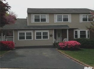 4 Gaines Dr, Farmingville, NY 11738
