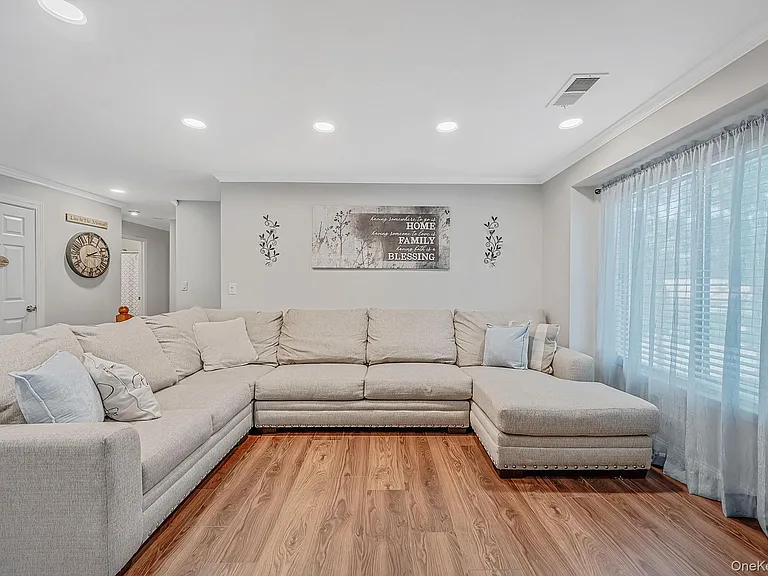 855 Skyline Dr — Photo 7