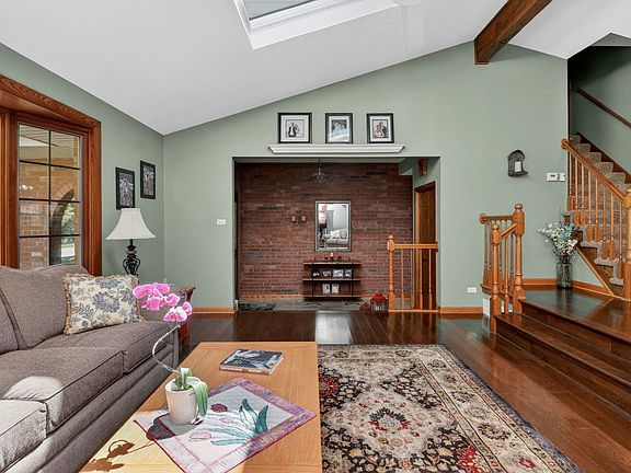 3rd image of 6325 W 124th St