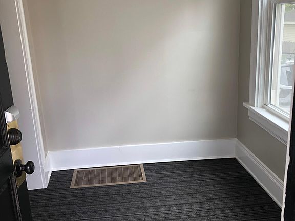 3rd image of 3822 Mount Vernon Ave #2