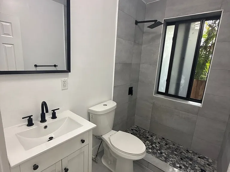 1639 Madison St — Photo 32