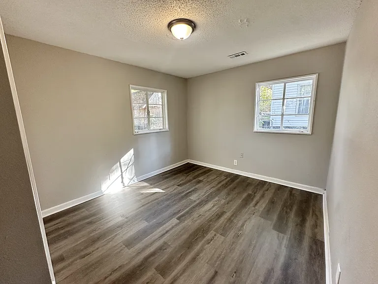 209 Tucker Ave — Photo 7