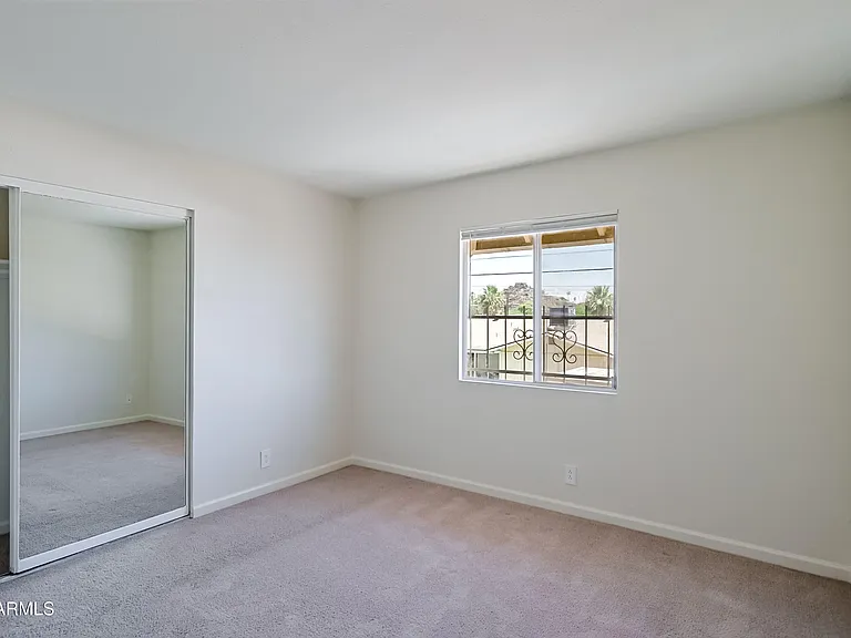 1237 E Lawrence Ln — Photo 13