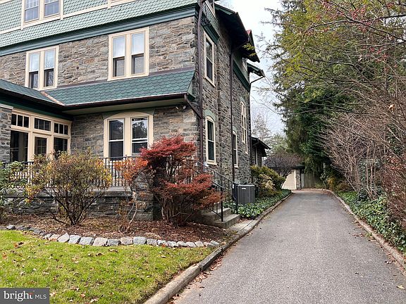 3rd image of 235 E Gowen Ave