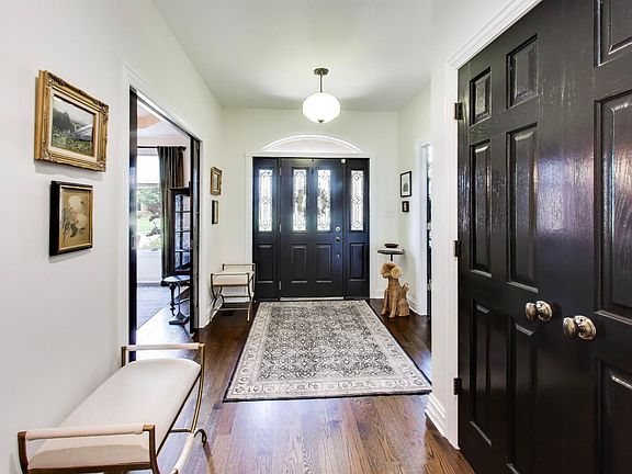 2nd image of 1916 Maplewood Ln