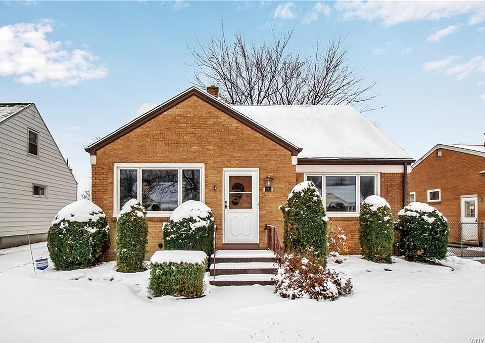 1st image of 195 McNaughton Ave