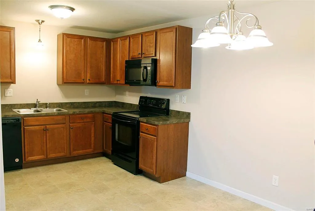Lexington Place Apartments — Photo 4