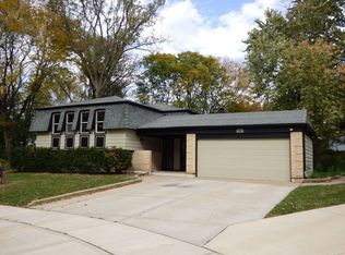 260 Tudor Ct, Bolingbrook, IL