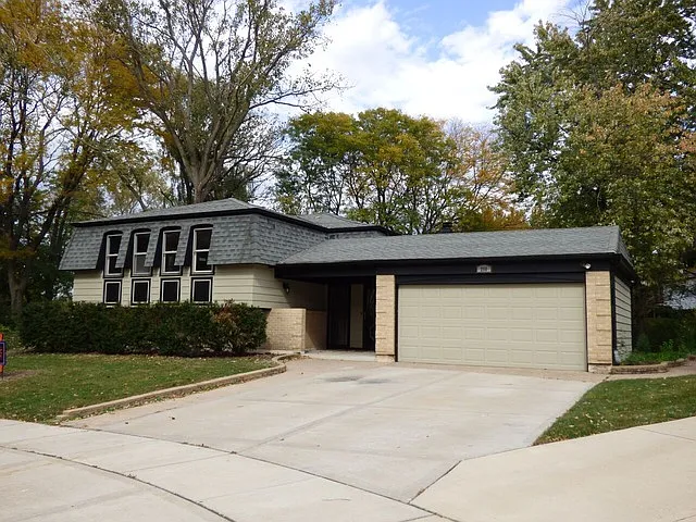 260 Tudor Ct photo 1