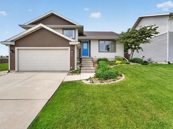 653 Autumn Wood Pkwy, Deerfield, WI 53531