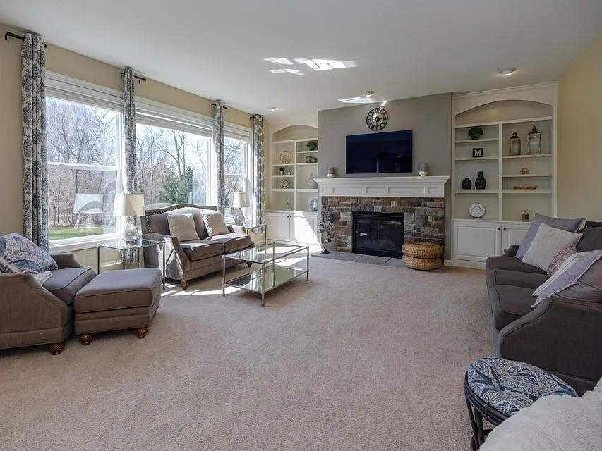 5 bed, 4.5 bath, 4235 sqft, $5,500 — Photo 2