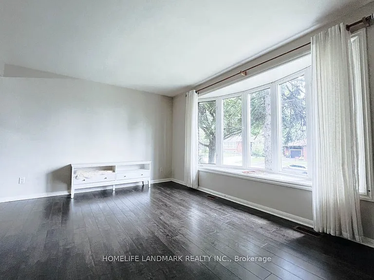 16 Lochinvar Cres #MAIN — Photo 10