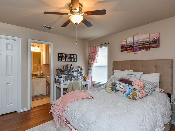 5th image of 2534 S University Dr