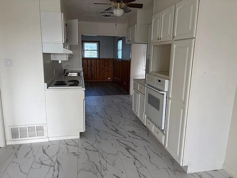 604 Steakley St — Photo 6