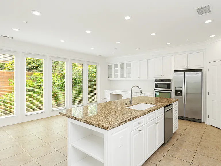 54 Lyndhurst — Photo 7