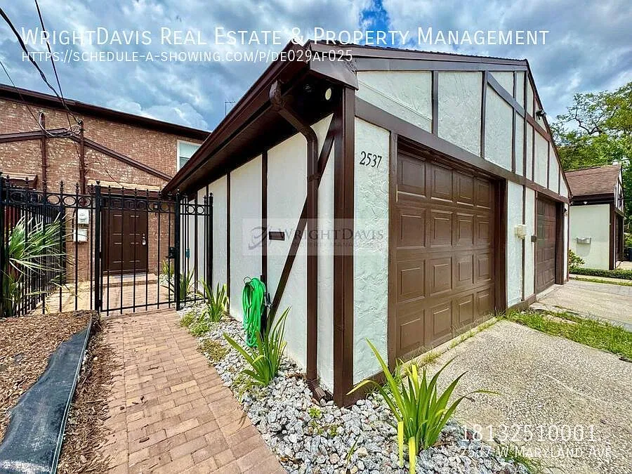 Stunning 2/2 in South Tampa! — Photo 2