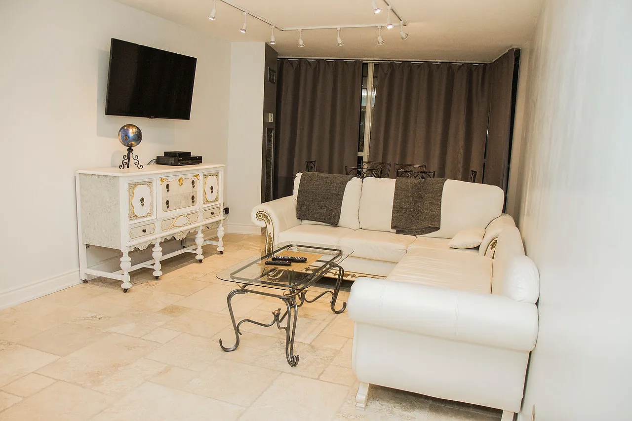 1 bed, 650 sqft, $2,200 — Photo 2