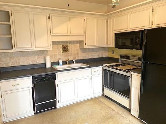 3rd image of 1359 Manchester Ave