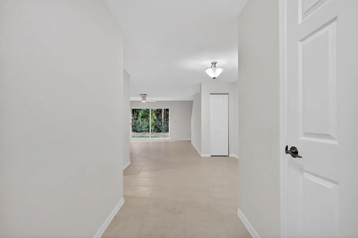 Building Photo - 16218 Sierra Palms Dr