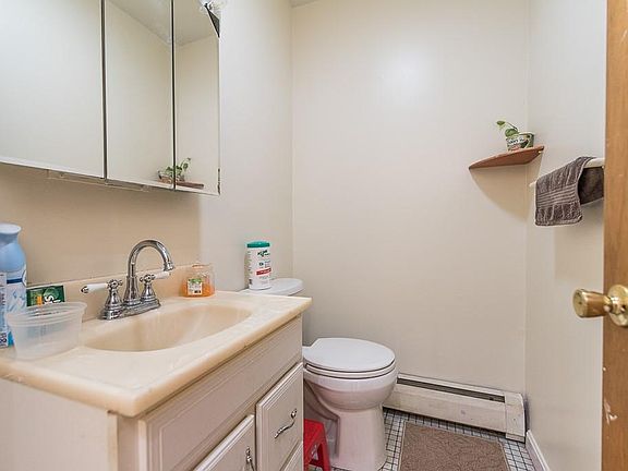 5th image of 10 Burleigh St APT 11